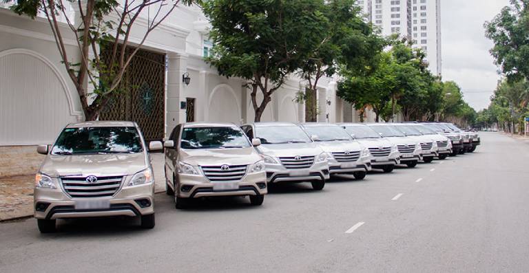 Thuê Xe Ô Tô 4 Chỗ Ở Nha Trang: Hướng Dẫn Từ A Đến Z