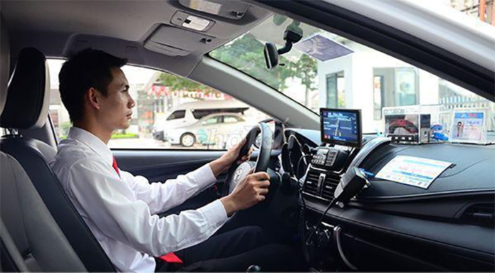 Tuyển Lái Xe Ô Tô Tại Đà Nẵng: Nhu Cầu & Cơ Hội Phát Triển