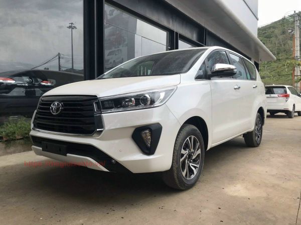 Xe Màu Ô Tô Màu Trắng Đẹp Innova: Sức Hút Khó Cưỡng Của Một Biểu Tượng