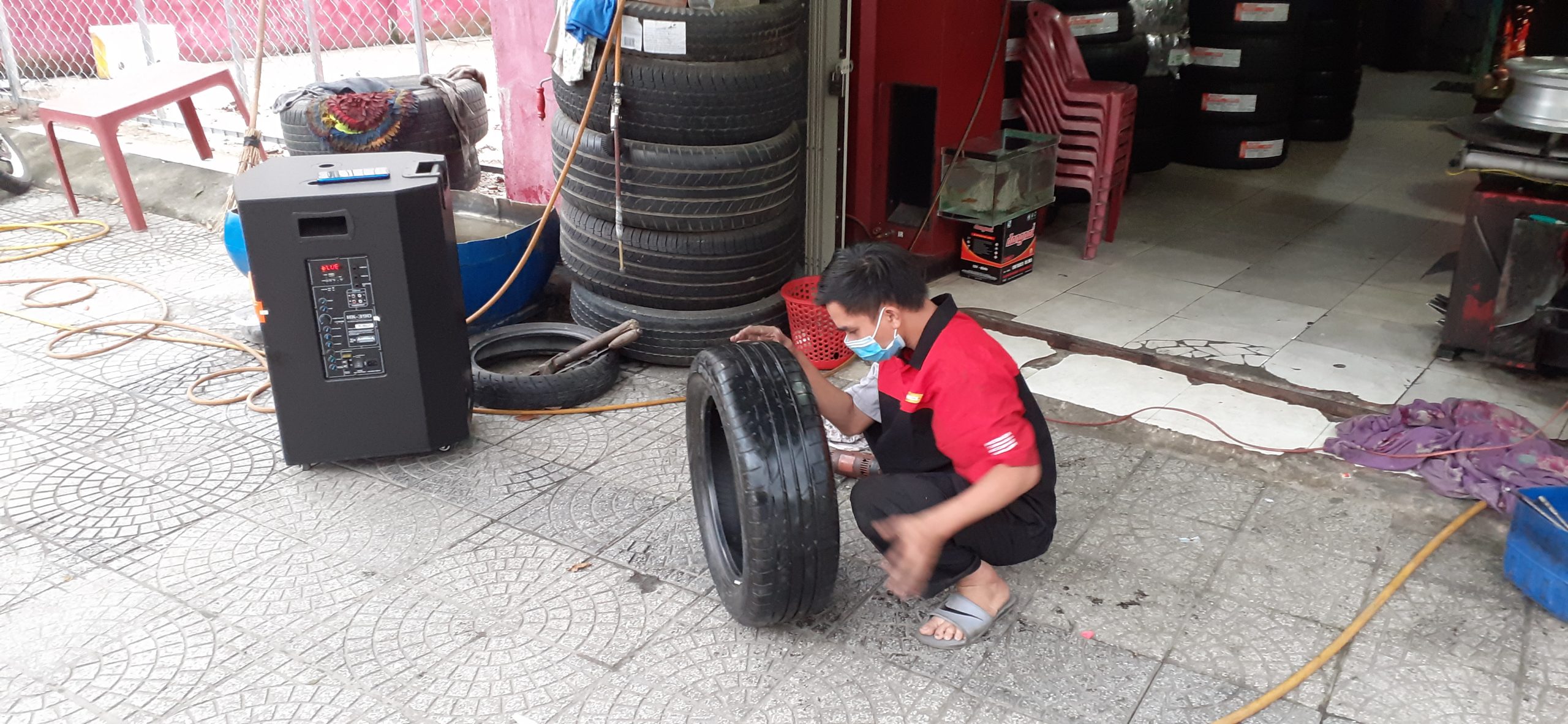 Vá Xe Ô Tô Di Động Đà Nẵng: Cứu Hộ Lốp Nhanh Chóng 24/7