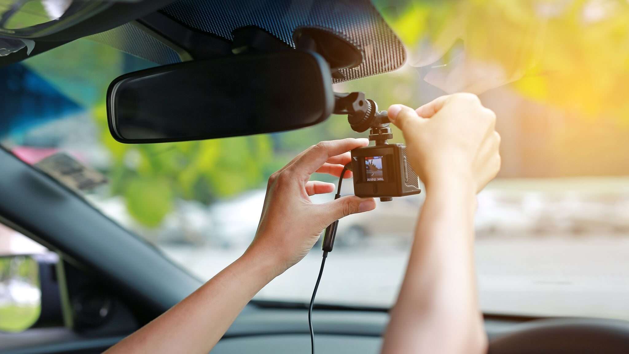 Camera Hành Trình Trên Xe Ô Tô: Hướng Dẫn Toàn Diện Từ A-Z