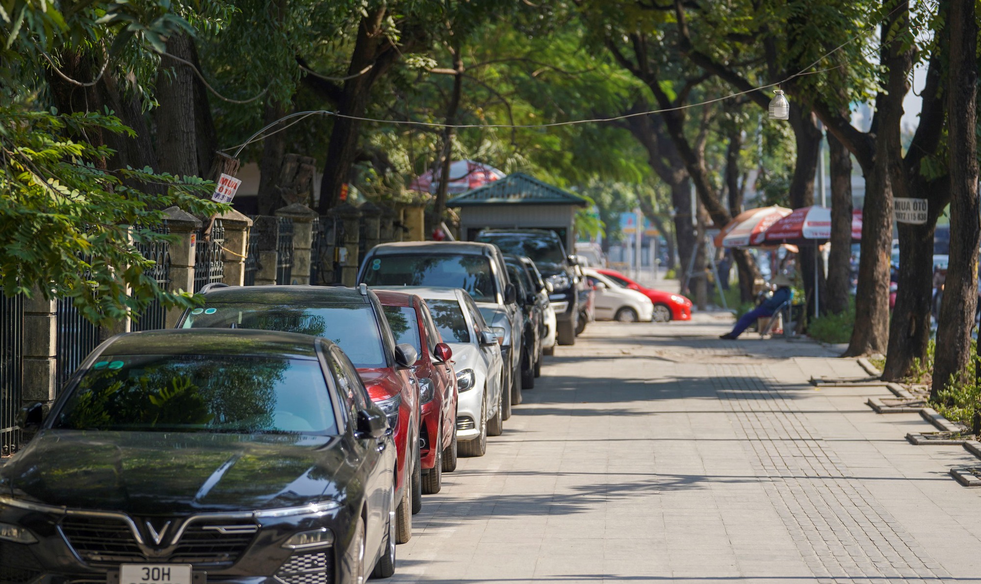 Đỗ xe ô tô trên vỉa hè phạt bao nhiêu và quy định liên quan