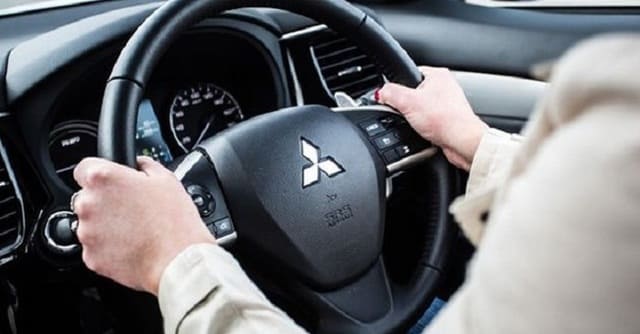 xe-bi-khoa-vo-lang-1 Cách mở khoá vô lăng xe ô tô đơn giản và an toàn