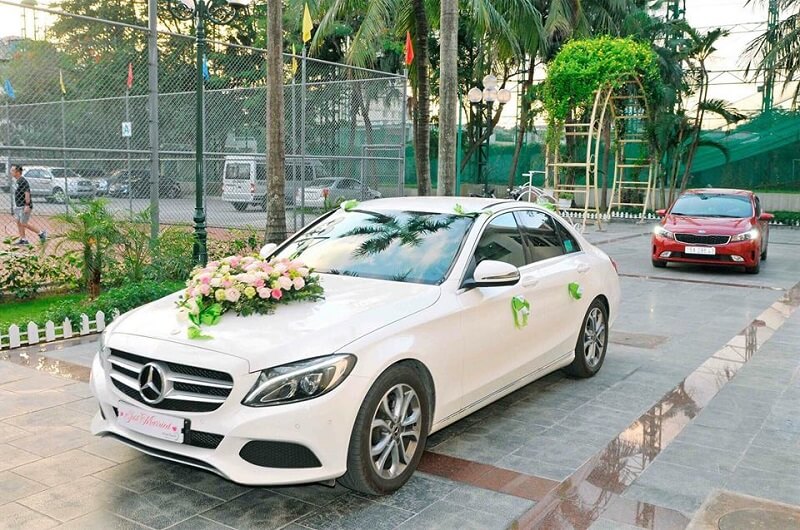 Thuê Xe Ô Tô Đón Dâu: Cẩm Nang Từ A-Z Cho Ngày Trọng Đại