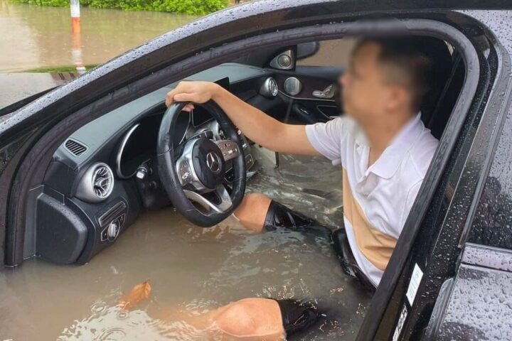 Xử lý xe ô tô bị ngập nước: Hướng dẫn chi tiết từ A đến Z