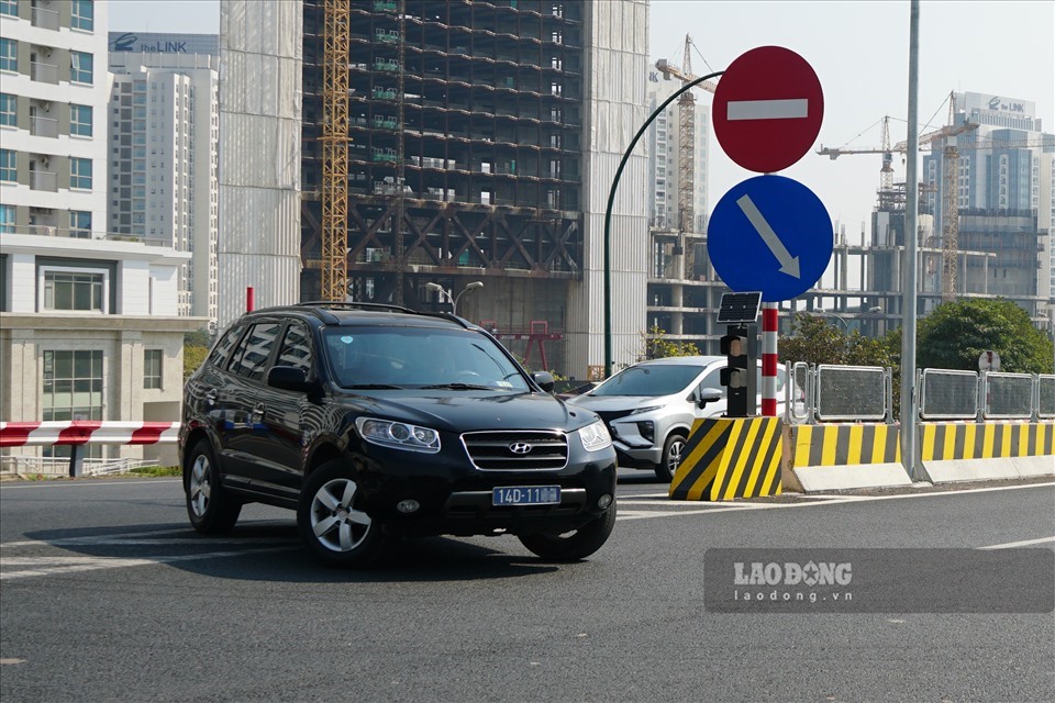 Quay đầu xe ô tô ra ngoài khi đỗ: Kỹ thuật và Lợi ích