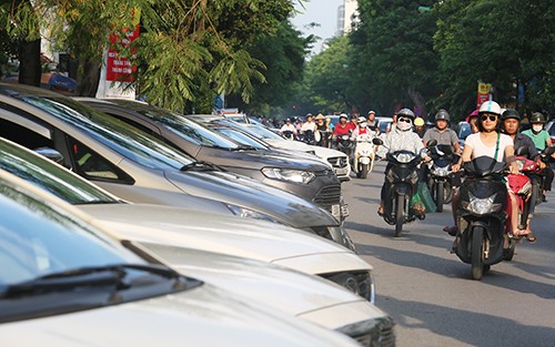 Trông Xe Ô Tô Dưới Lòng Đường: Quy Định, Rủi Ro Và Giải Pháp Trông Xe Ô Tô Dưới Lòng Đường: Quy Định, Rủi Ro Và Giải Pháp