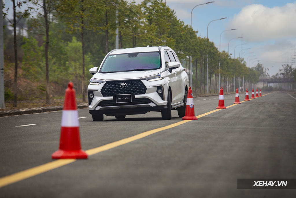 Xe Ô Tô 4 Bánh Hiệu Toyota: Biểu Tượng Của Sự Tin Cậy Và Bền Bỉ