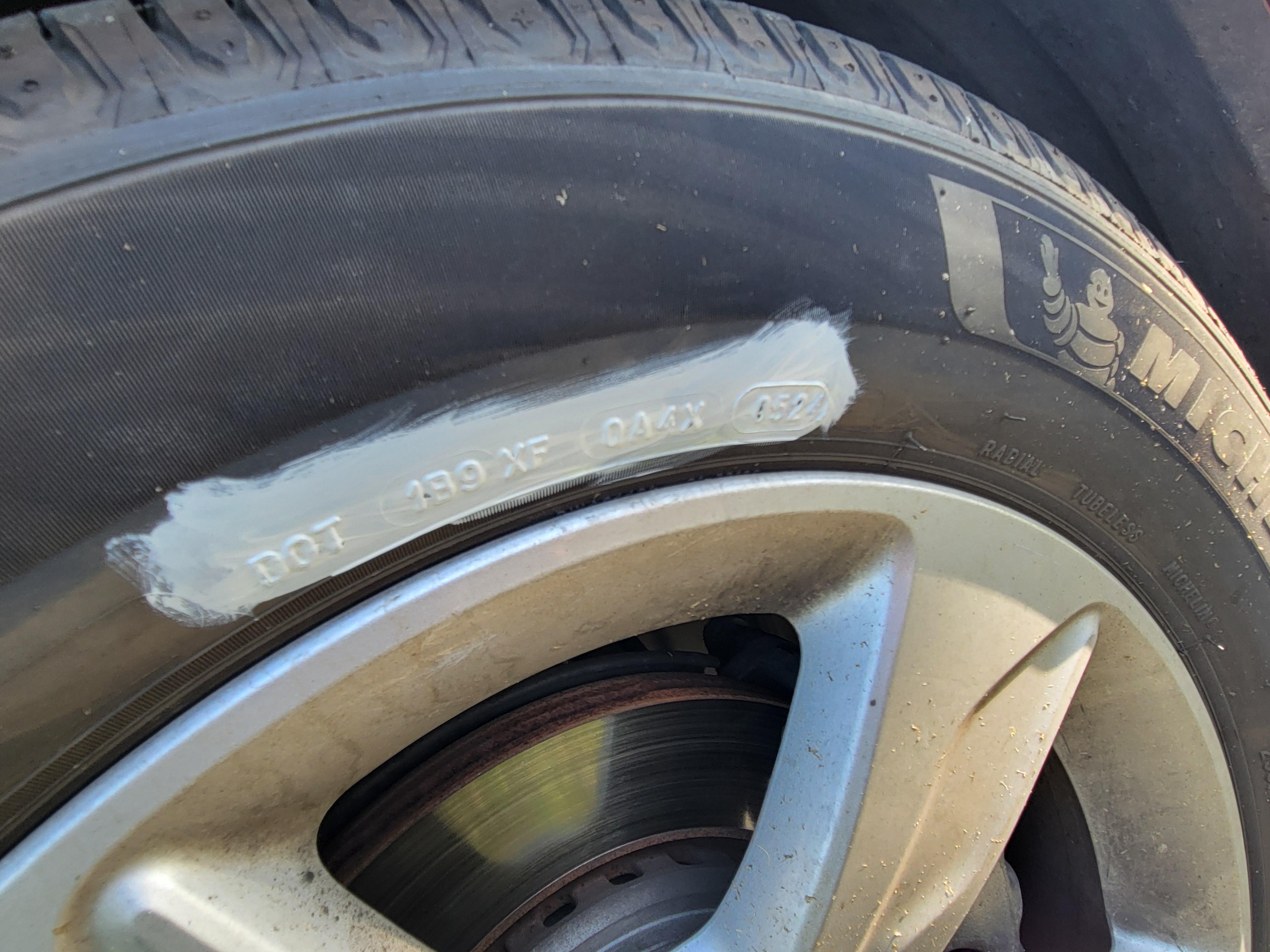 Vỏ xe ô tô 4 chỗ Pirelli: Đánh giá chi tiết và hướng dẫn chọn mua