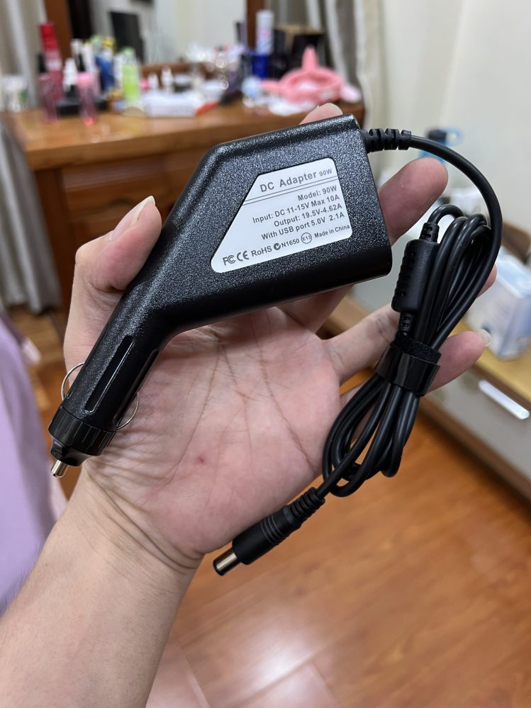 Sạc laptop trên xe ô tô: Giải pháp năng lượng cho mọi hành trình