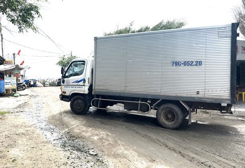 Mức Thu Phí Xe Ô Tô Ra Vào Cảng: Quy Định Chi Tiết và Cập Nhật