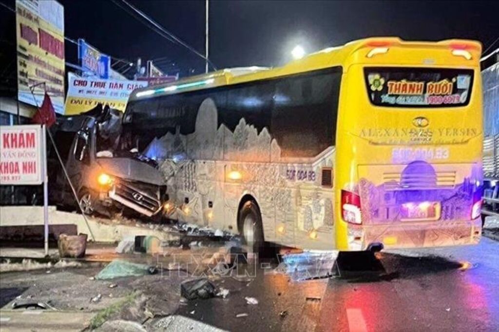 Vụ ô tô tải tông xe khách vào ngày 16: Diễn biến và Hậu quả nghiêm trọng