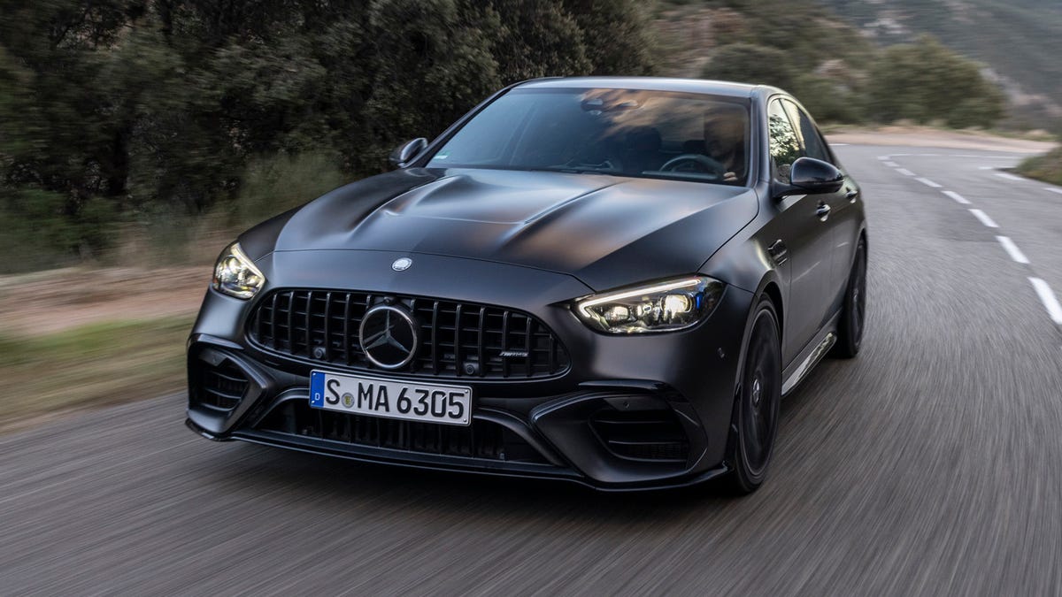 Khám phá xe ô tô Mercedes C63 AMG: Sức mạnh và trải nghiệm đỉnh cao Khám phá xe ô tô Mercedes C63 AMG: Sức mạnh và trải nghiệm đỉnh cao