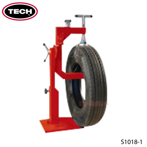 Máy vá và cân chỉnh lốp ô tô hiện đại tại trung tâm bảo dưỡng