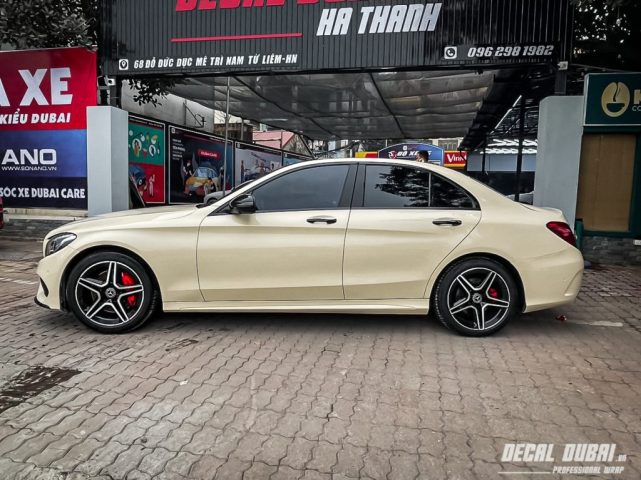 Chi tiết xe Mercedes sau khi dán đổi màu kem hoàn thiện