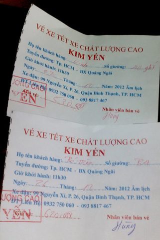 Hình ảnh một chiếc xe ô tô cũ đang được kiểm tra kỹ lưỡng trước khi bán tại Quảng Ngãi
