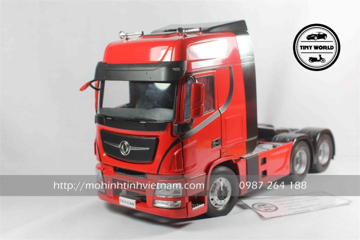 Cận cảnh phần đầu của mô hình xe tải đầu kéo với các chi tiết lưới tản nhiệt