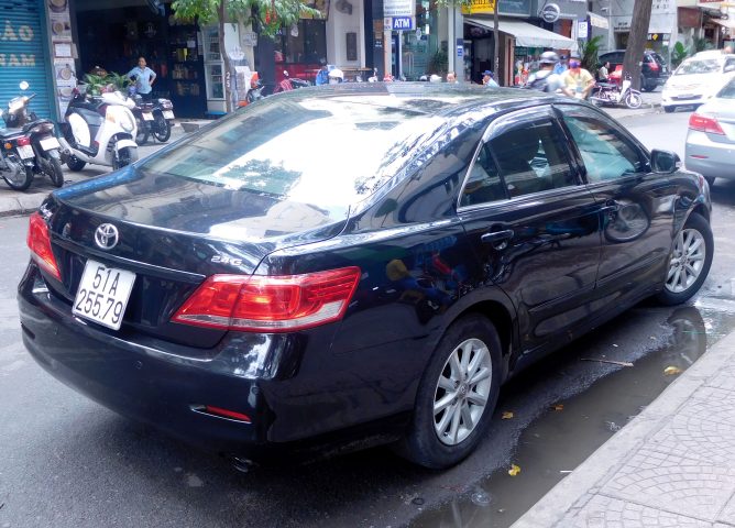 Đánh Giá Chi Tiết Toyota Camry 2.4G: Biểu Tượng Sang Trọng