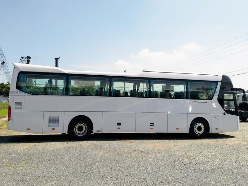 Xe Ô Tô 45 Chỗ Space: Đánh Giá Chi Tiết và Ứng Dụng Thực Tế