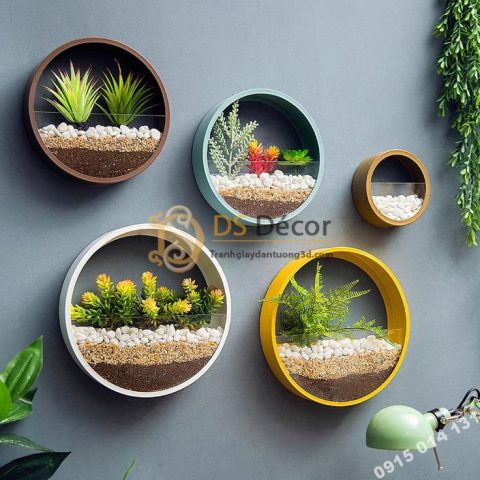 Các chậu hoa lốp xe xếp chồng đa dạng màu sắc