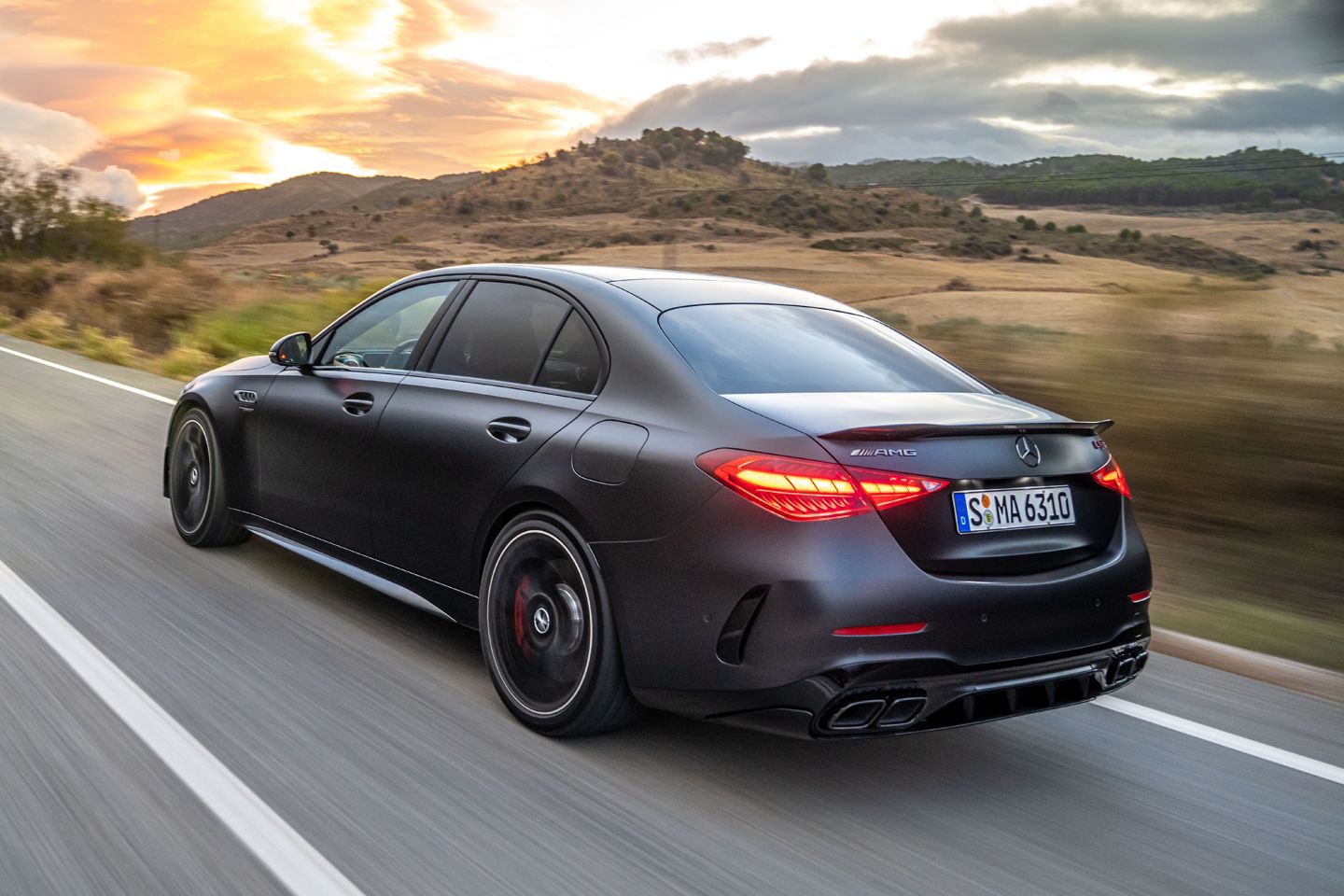 Khám phá xe ô tô Mercedes C63 AMG: Sức mạnh và trải nghiệm đỉnh cao Khám phá xe ô tô Mercedes C63 AMG: Sức mạnh và trải nghiệm đỉnh cao