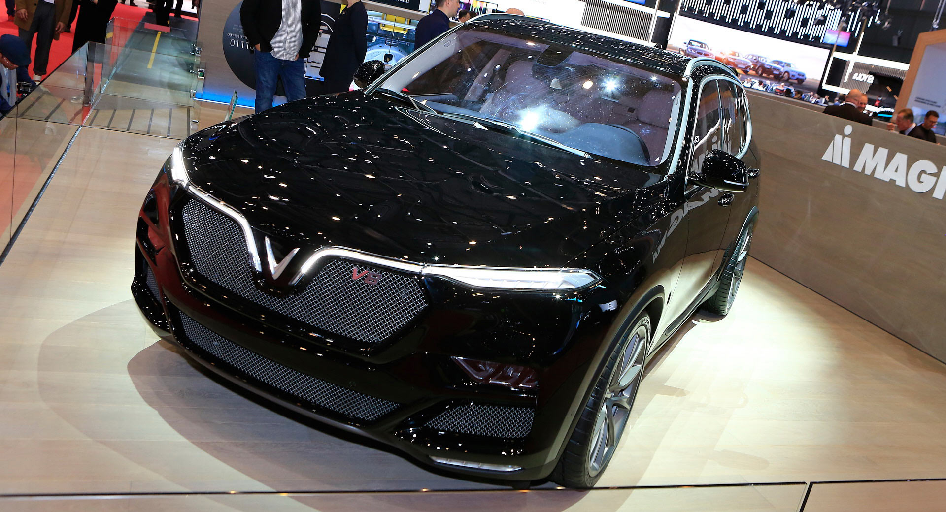 Xe ô tô VinFast Lux V8: Đỉnh cao sang trọng và sức mạnh được định hình