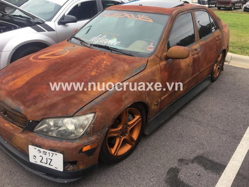 Xe ô tô có hệ thống chống sét không: Giải mã cơ chế an toàn