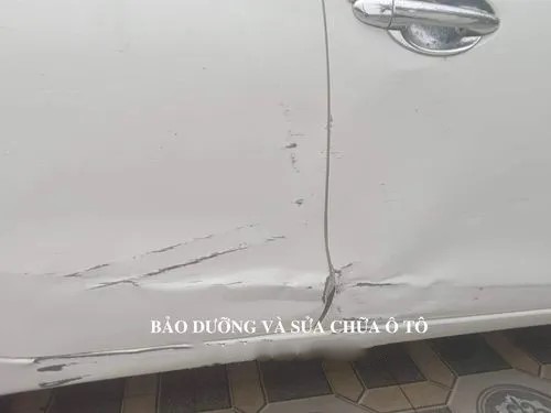 Sơn Chống Xước Xe Ô Tô: Giải Pháp Bảo Vệ Bề Mặt Hoàn Hảo