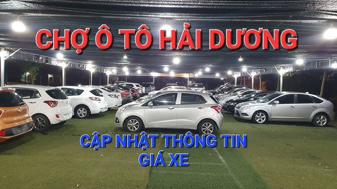 Một dãy xe ô tô cũ được trưng bày tại một bãi xe hoặc showroom