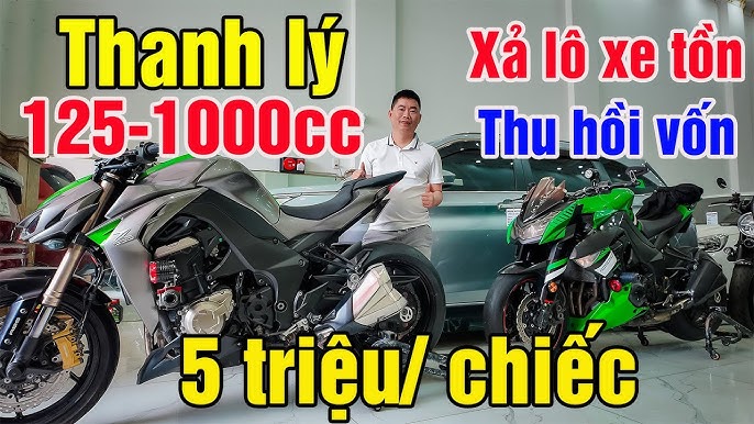 Nội thất khoang lái xe ô tô Z800, hiển thị màn hình điều khiển trung tâm và vô lăng đa chức năng.