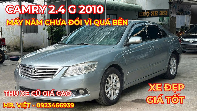 Không gian nội thất sang trọng của Toyota Camry 2.4G với bảng điều khiển trung tâm tiện nghi và ghế da cao cấp, mang lại trải nghiệm lái thoải mái.