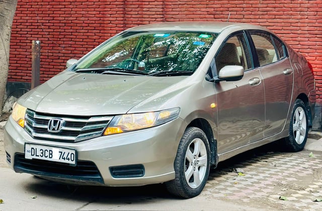 Đánh giá tình trạng động cơ xe ô tô cũ Honda City 2012