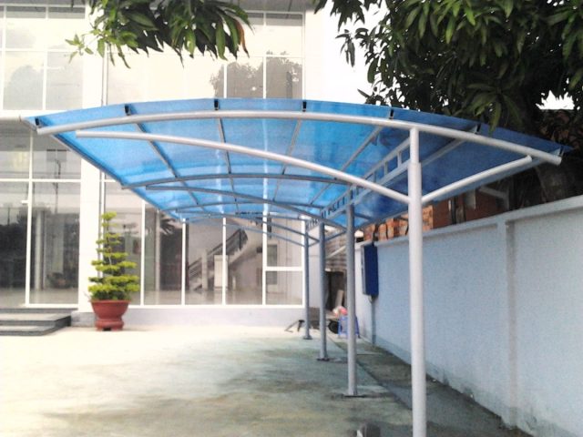 Cận cảnh mái che nhựa polycarbonate chất lượng cao cho nhà để xe