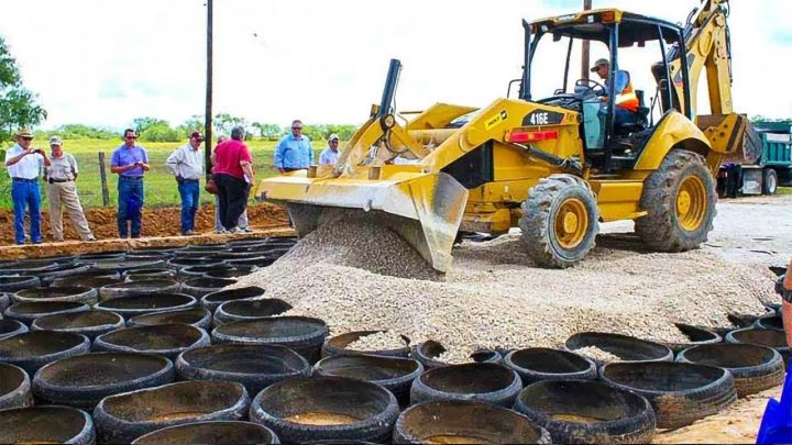 Lốp xe ô tô đang vận hành trên đường bê tông