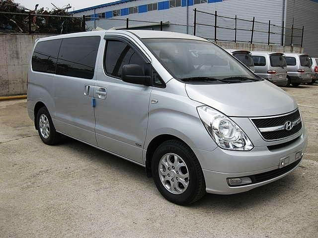 Xe Ô Tô 9 Chỗ Máy Dầu: Lựa Chọn Lý Tưởng Cho Gia Đình Và Kinh Doanh