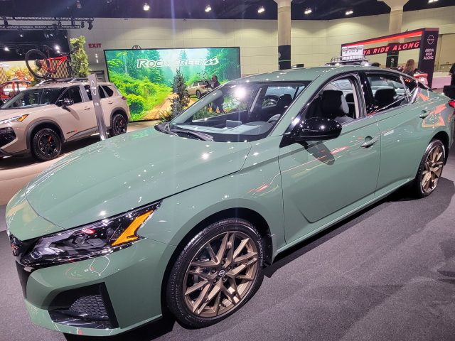 Mẫu xe Nissan Altima 2025 hiện đại, biểu tượng cho sự tiến bộ trong công nghệ ô tô mà thợ sửa xe ô tô cần nắm vững.