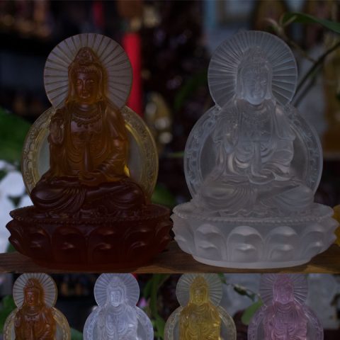 Phần đế và đèn LED của tượng Quan Âm trang trí xe hơi