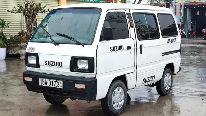 Mẫu xe Suzuki 9 chỗ cũ nổi bật với thiết kế nhỏ gọn, linh hoạt, phù hợp di chuyển trong đô thị và phục vụ du lịch.