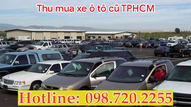 Đội ngũ chuyên gia kiểm định xe ô tô cũ tại trung tâm, đánh giá tình trạng kỹ thuật