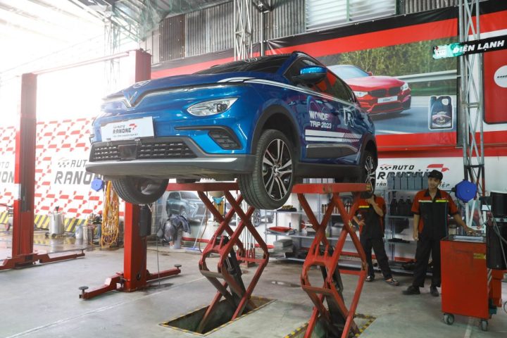 Sửa Xe Ô Tô Trong Hãng: Lợi Ích, Chi Phí Và Quyết Định Thông Minh