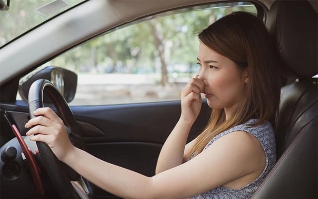 Tại sao xe ô tô có mùi lạ và cách khắc phục hiệu quả
