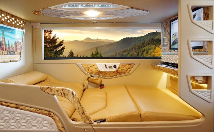 Nội thất xe giường nằm phòng VIP đi Sapa sang trọng